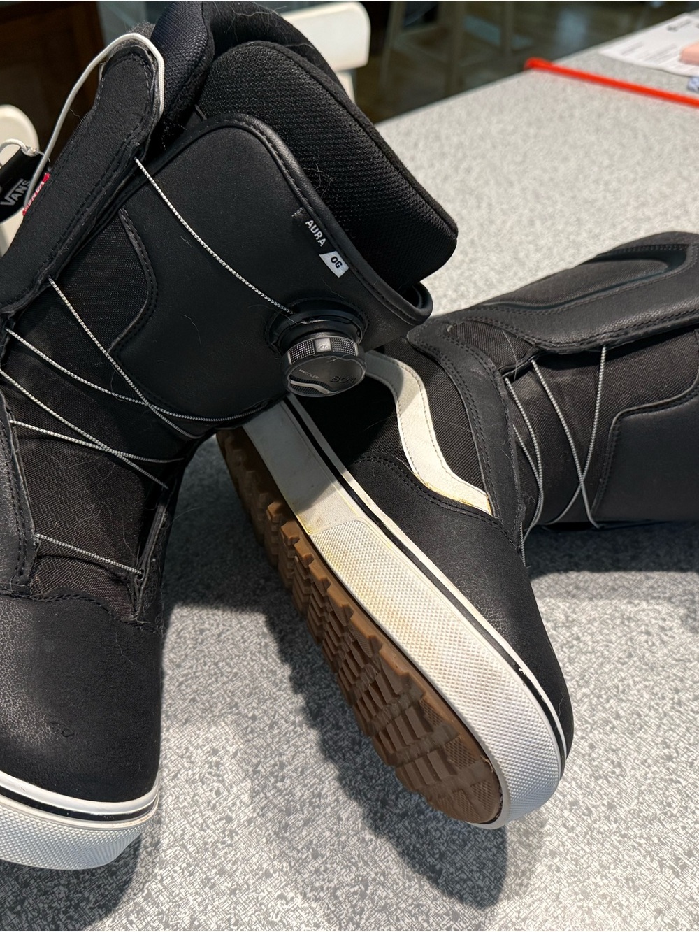 Vans Aura OG (size M10) Men’s Snowboard Boots with BOA Dial Lacing